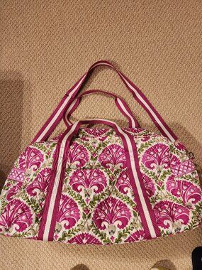 VERA BRADLEY SM/MED DUFFLE BAG